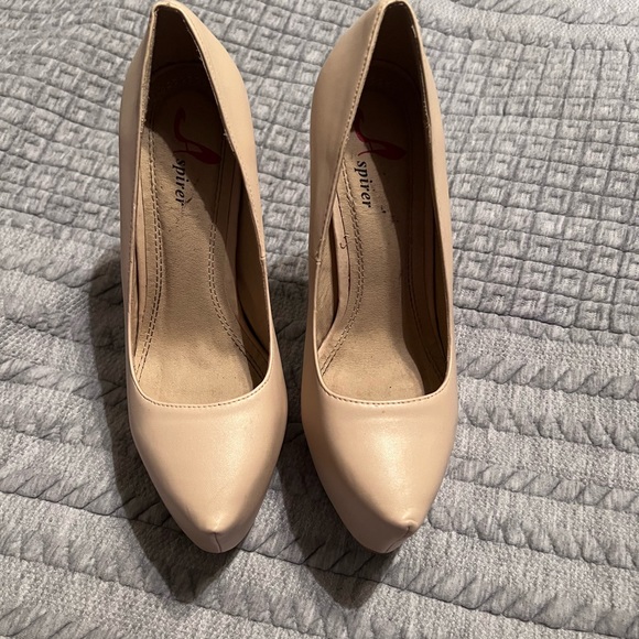 Skyscraper 7” heels. Beige/nude size 7. - Picture 4 of 4